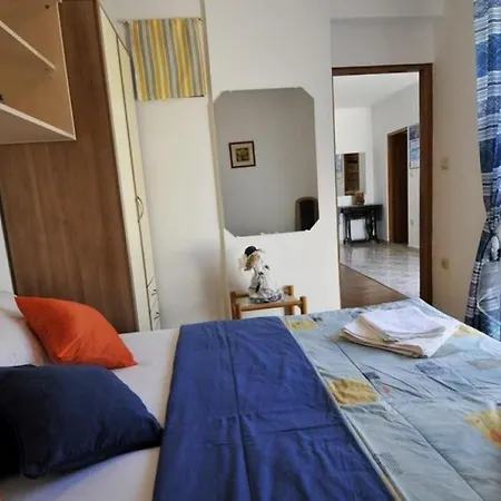 Katarina - One-bedroom With Terrace And Garden View *